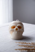 Load image into Gallery viewer, Skull Head Soy Candle