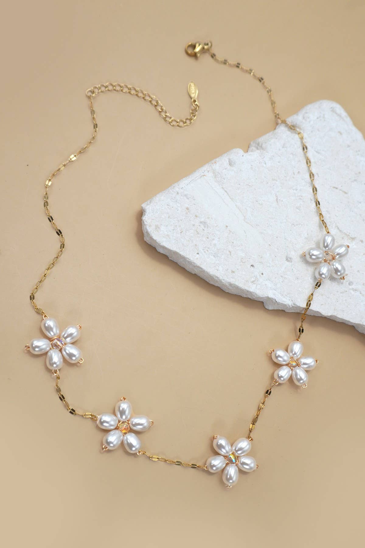 NECKLACE, 18K STAINLESS STEEL TARNISH PEARL FLOWER