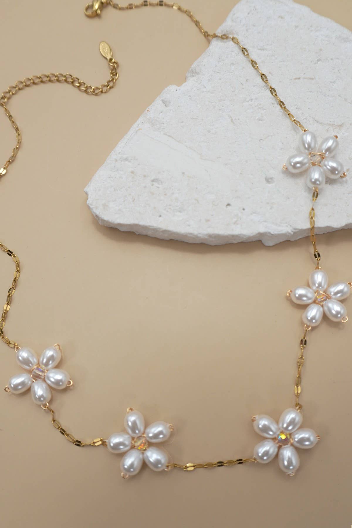 NECKLACE, 18K STAINLESS STEEL TARNISH PEARL FLOWER